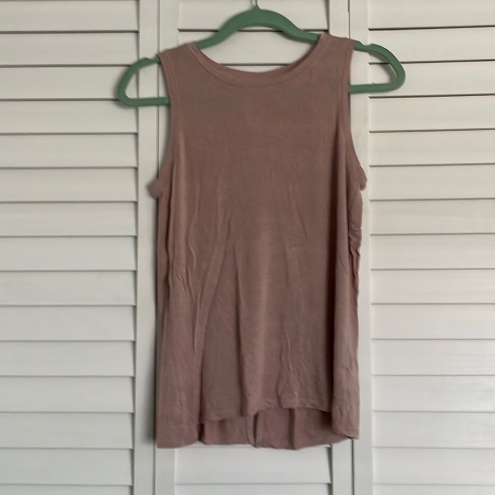 Tank top with keyhole back